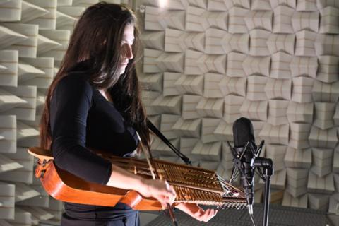 Louise Condi dans la chambre anéchoïque